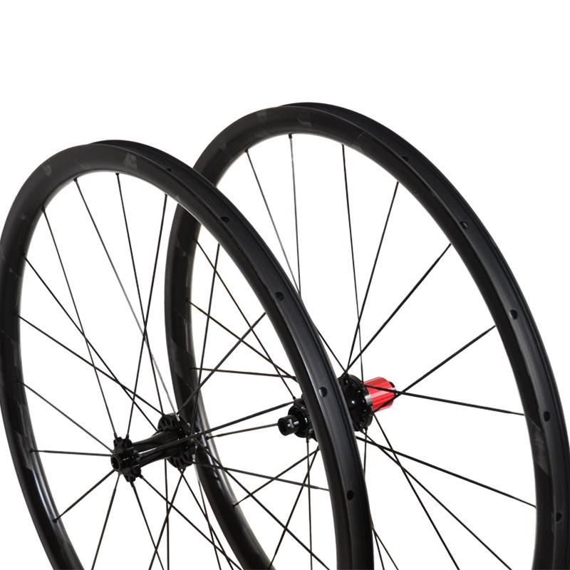 28mm wide 30mm deep carbon spoke wheels
